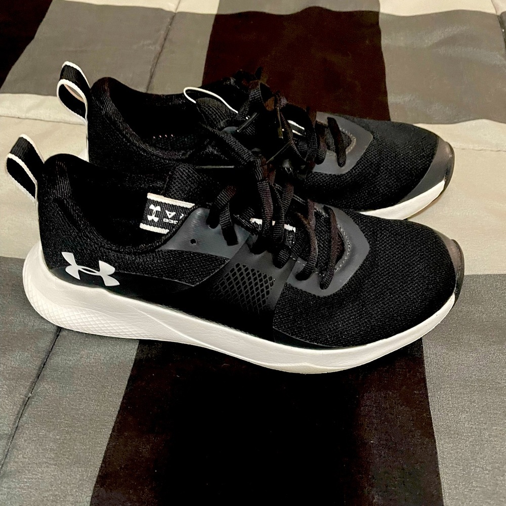 Ladies Under Armor tennis shoes
